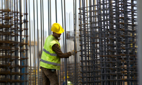 Construção civil supera 200 mil novos empregos formais em 2026